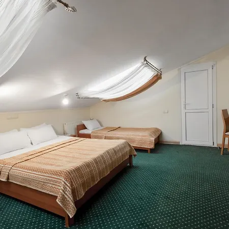 Odesskij Dvorik Hotel And Restaurant 4*