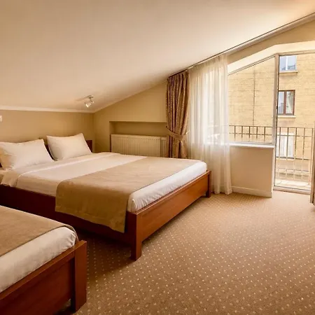 Odesskij Dvorik Hotel And Restaurant 4*