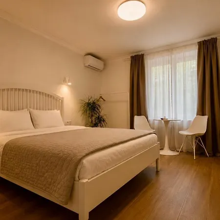 Odesskij Dvorik Hotel And Restaurant 4*