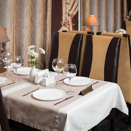 Odesskij Dvorik Hotel And Restaurant 4*