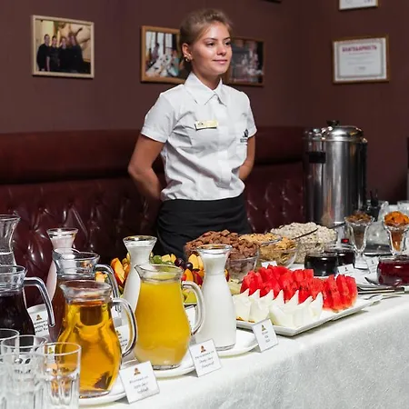 Odesskij Dvorik Hotel And Restaurant Готель