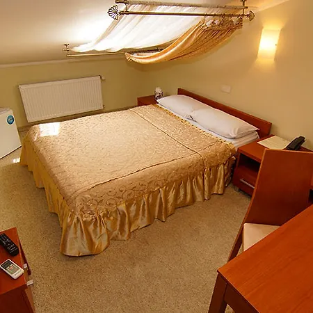 Odesskij Dvorik Hotel And Restaurant 4* Одеса