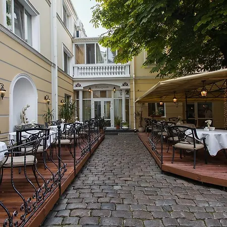 Odesskij Dvorik Hotel And Restaurant Готель 4*