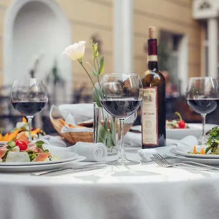 Odesskij Dvorik Hotel And Restaurant Одеса