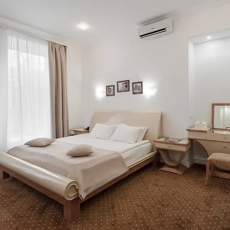 Odesskij Dvorik Hotel And Restaurant 4*
