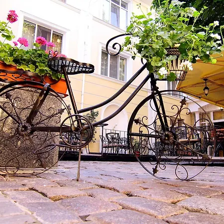 Odesskij Dvorik Hotel And Restaurant 4*