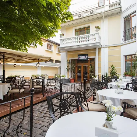 Odesskij Dvorik Hotel And Restaurant Готель