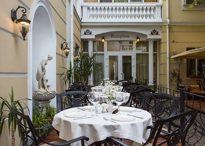 Odesskij Dvorik Hotel