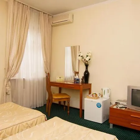 מלון Odesskij Dvorik 4*