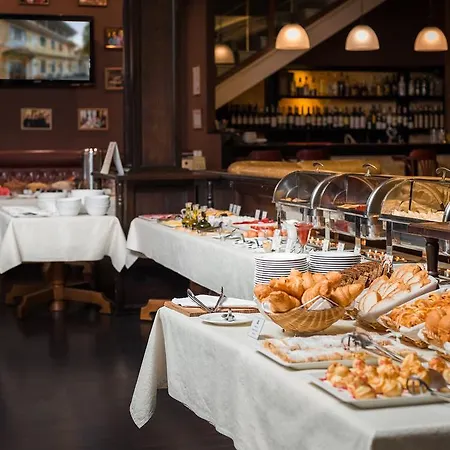 מלון Odesskij Dvorik 4*