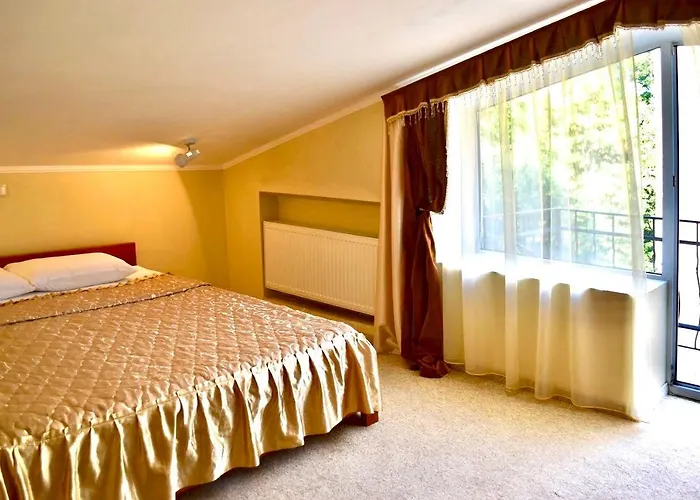 Odesskij Dvorik Готель 4*